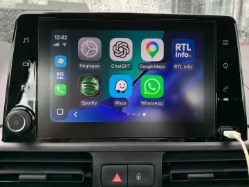 Car image 26