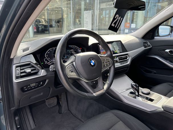 BMW 330e Touring 215 kW image number 7