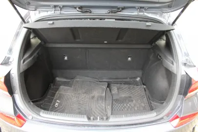Car image 26
