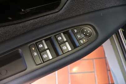 Car image 49