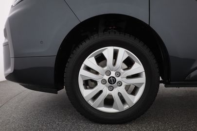 Car image 32
