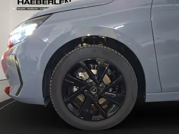 Car image 19