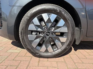 Car image 28