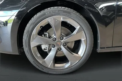Car image 24