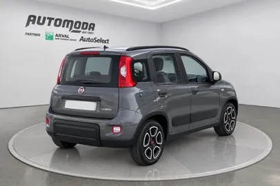 Car image 4