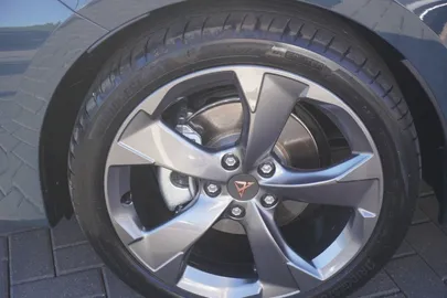 Car image 27