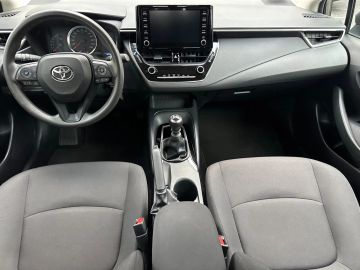 Car image 16