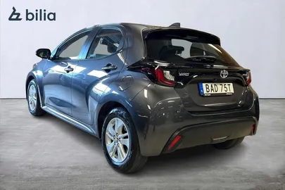 Car image 3