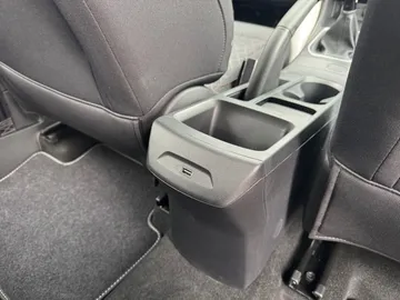 Car image 28