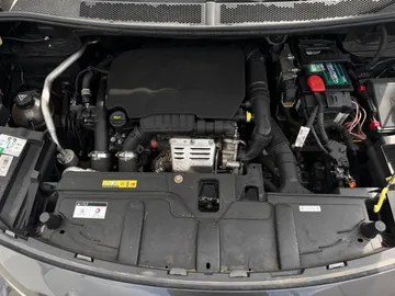 Car image 24