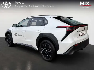Car image 4