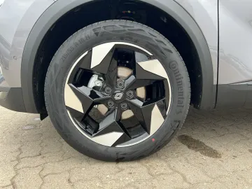 Car image 32