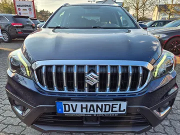 Car image 3
