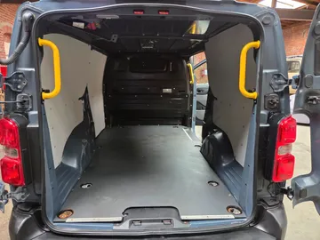 Car image 24