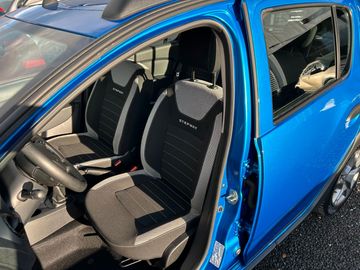 Car image 11