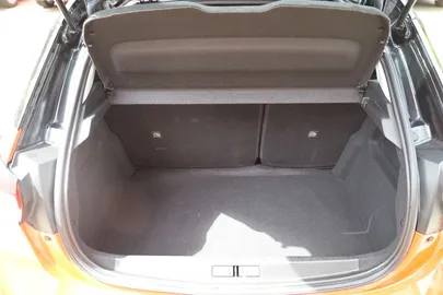 Car image 32