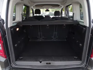 Car image 30
