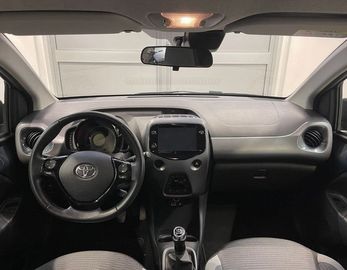 Car image 8