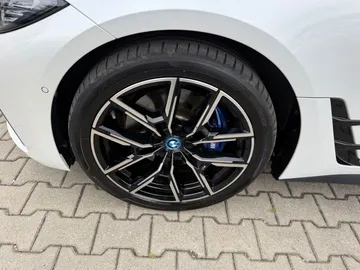Car image 38