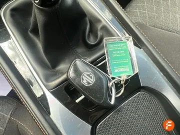 Car image 26