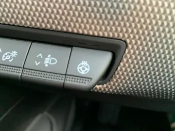 Car image 35