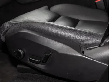 Car image 49