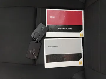 Car image 25