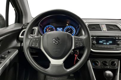 Car image 12