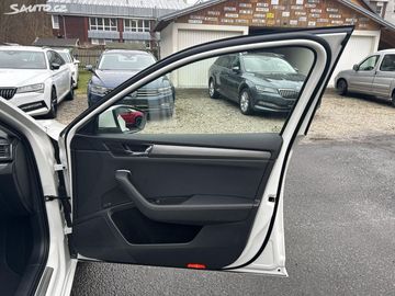 Car image 30