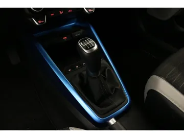 Car image 28