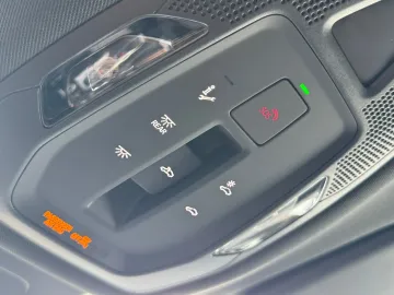 Car image 34