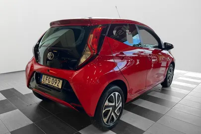 Car image 5