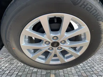 Car image 22