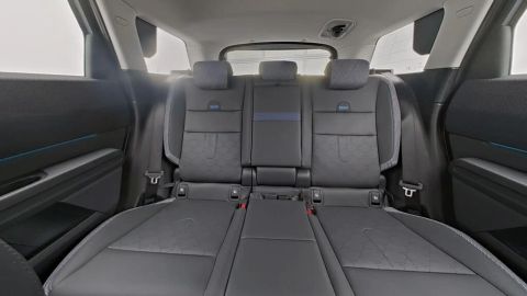 Car image 26