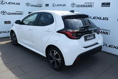 Car image 3
