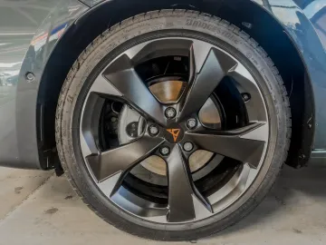 Car image 33