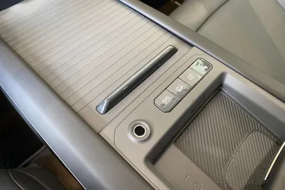 Car image 29
