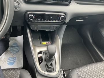 Car image 12