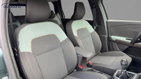 Car image 5