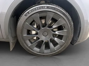 Car image 36