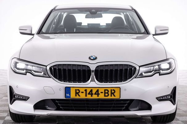 BMW 320i 135 kW image number 19