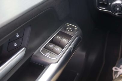 Car image 36