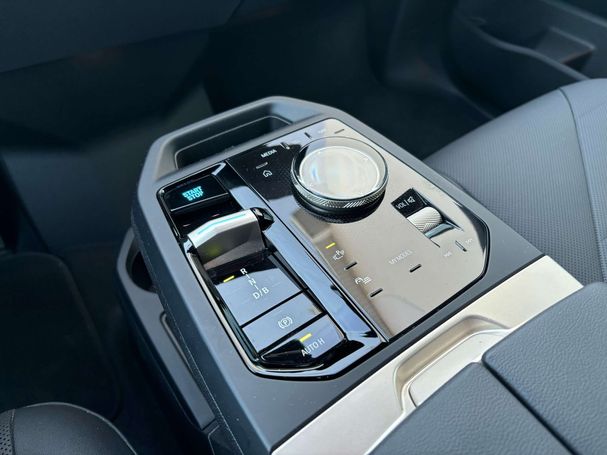 BMW iX xDrive40 240 kW image number 13