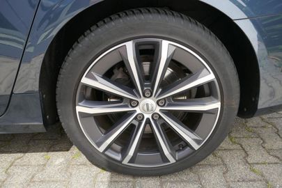 Car image 40