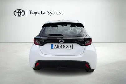 Car image 4