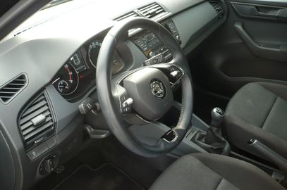 Car image 12