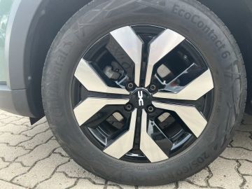 Car image 30