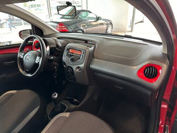 Car image 12