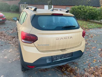 Car image 5