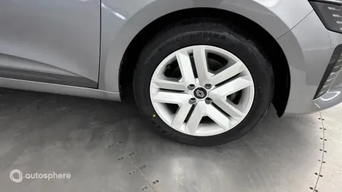 Car image 20